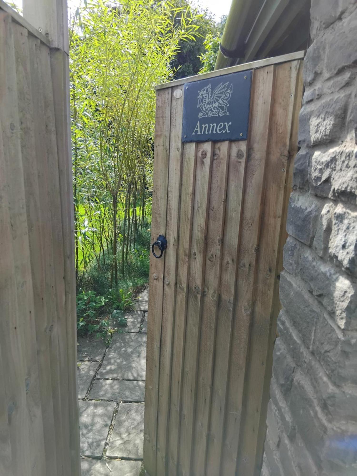 Post Office Row Apartment And Garden Crickhowell Kültér fotó